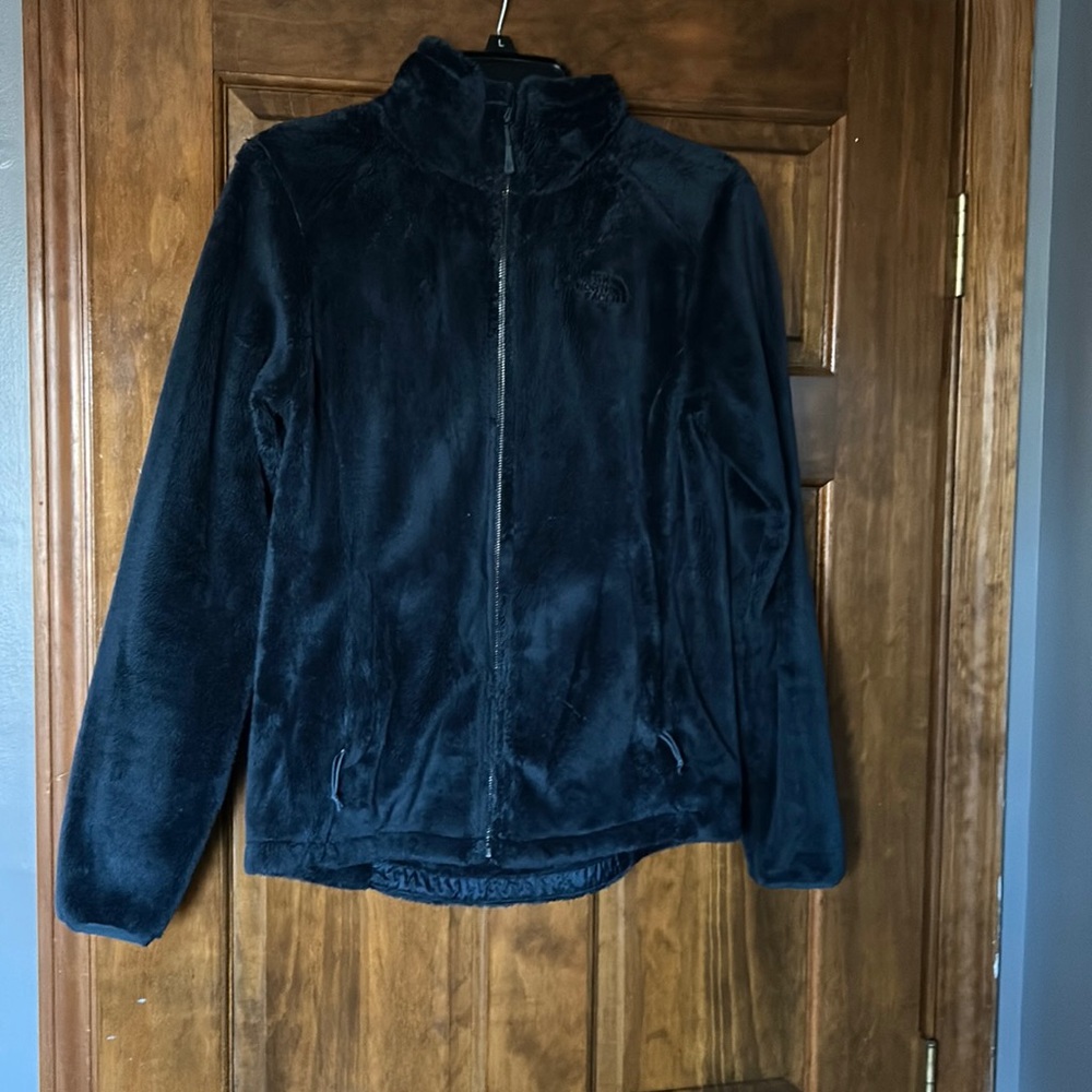 Size small, navy blue north face jacket! Barely ever worn.